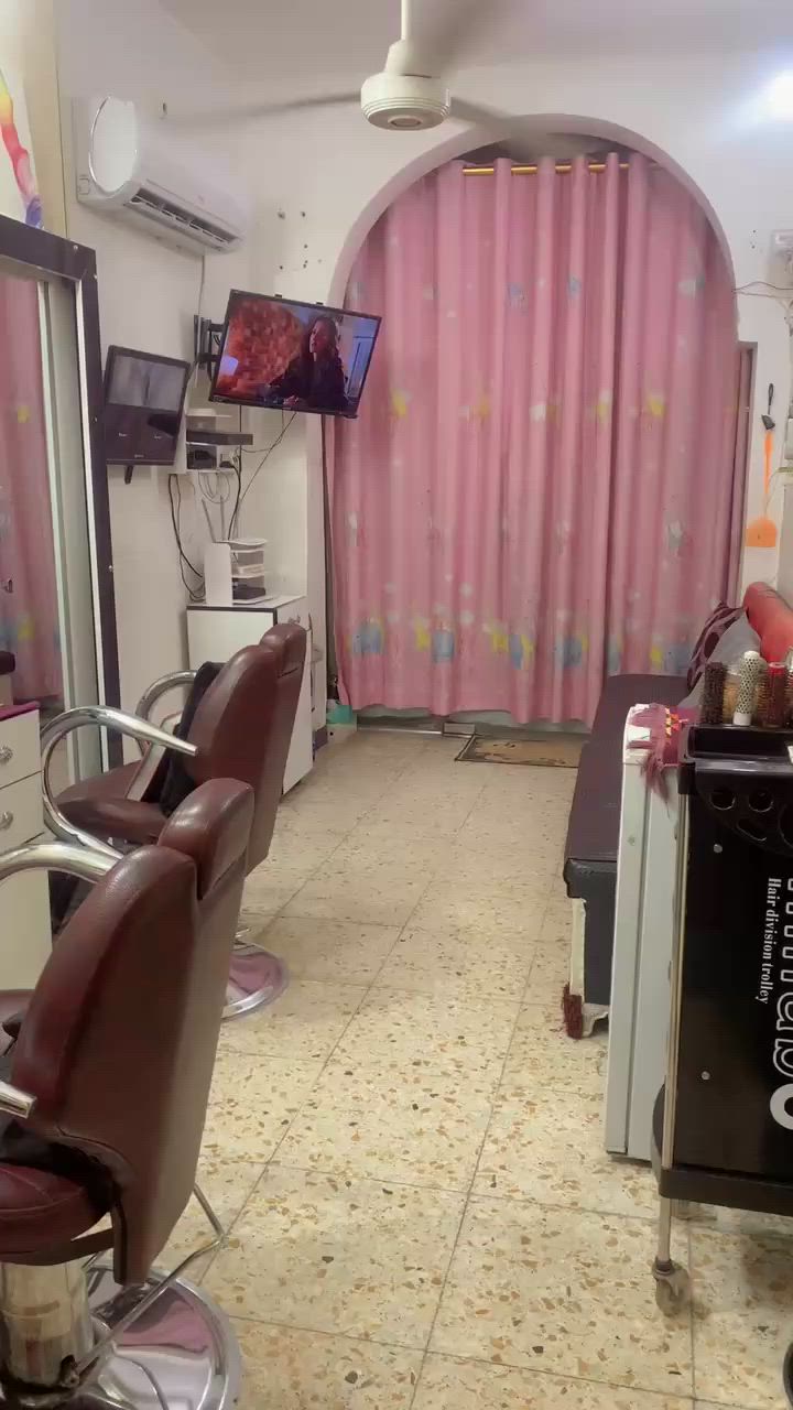 السلام عليكم صالون للبيع  الي يحب يتواصل على هذا الرقم  غير متوفر على الفيس ***********
