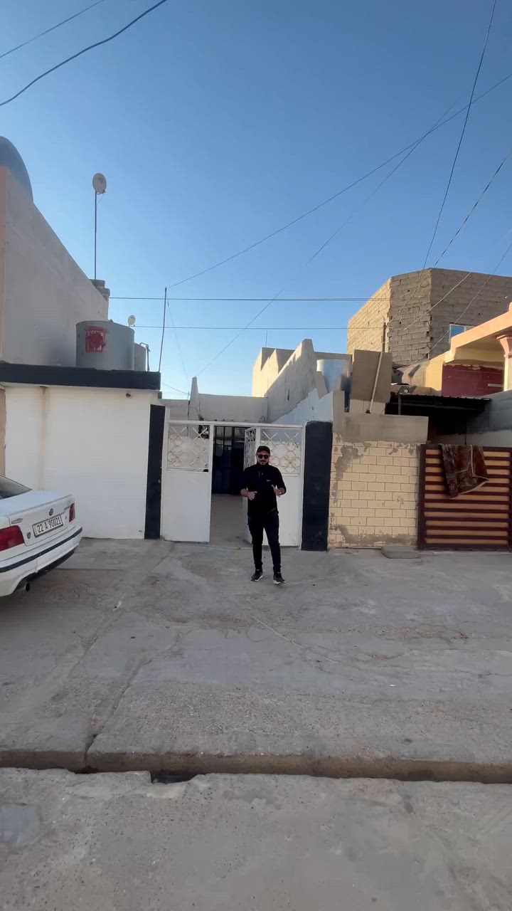 خانویەكی 94مەتر لەگەڕەكی ڕحیماوەدەكەوێتە پشت هەڕاج علی
***********
***********
***********
بيت94متر في منطقةرحيم اواخلف هراج علي
