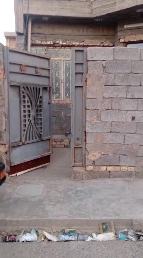 السلام عليكم بيت مساحه 100  طابق ونص مكان معامل العماري قرب حسينيه شيخ علي الكعبي سند 25 مجاري  تبليط  وكهرباء ونت خدمات كامله البيت عالي من شارع  باقي بس كاشي وبياض السعر اتصل وتدلل 

***********
