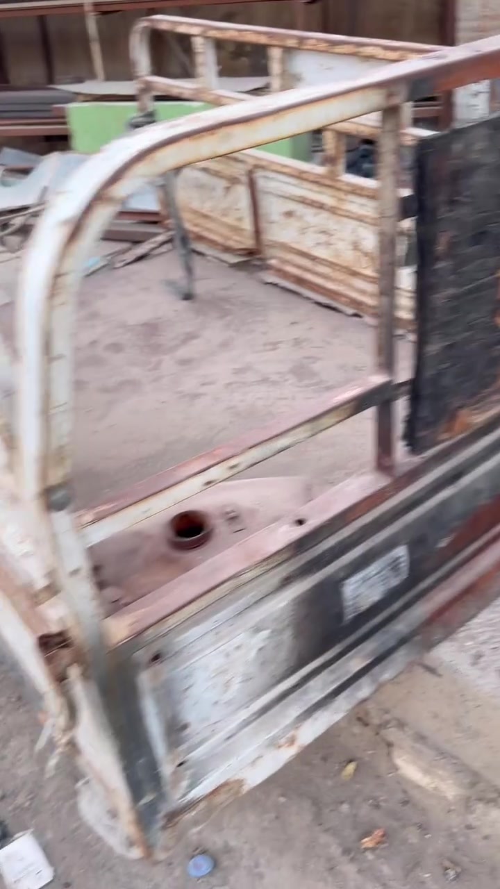 ‏سلام عليكم عندي هذا البودي مال ستة للبيع مال أم مطير بسعر مناسب محتاجه شي بسيط تصليح الباب موجود ***********￼
