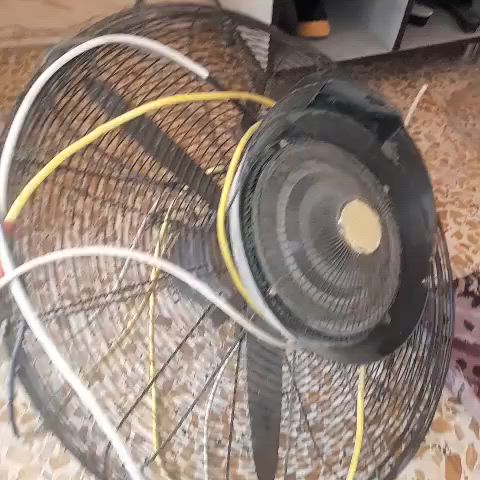 مروحه للبيع شغاله اوقويه بيهه مضخه مال مي السعر ٦٠الشراي يتصل مكان بغداد سبع قصور ***********
