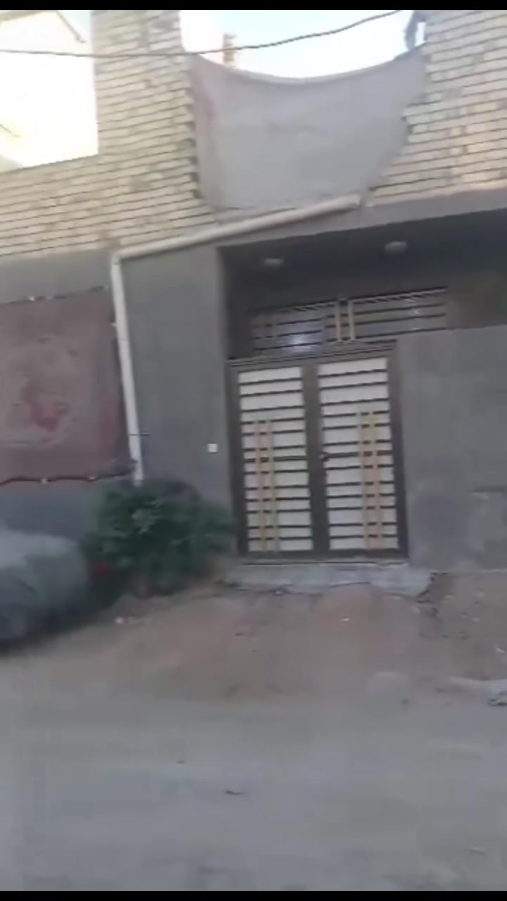 السلام عليكم دار للبيع مساحه ١٠٠ متر  طابو صرف باسمي واجهه ١٠ ونزال ١٠ 
طابق أرضي كامل يحتوي على استقبال وصاله ومطبخ وصحيات 
الطابق الثاني هيكل يحتاج صب وتشطيب دواخل 
العنوان حي الرسول قرب جامع أبو رعد وخلف انشائية حازم 
للاستفسار أكثر الاتصال على الأرقام التاليه ***********
ملاحظة اني صاحب العقار لا دلال ولا غيره 
@إشارة
