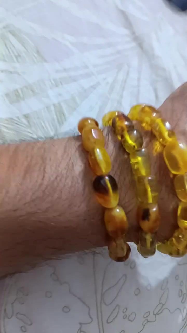 سوارات حجر كهرب بولوني وزن القطعه 11 غم حجر طبيعي بسعر 50 الف واصل بغداد والمحافظات ***********
