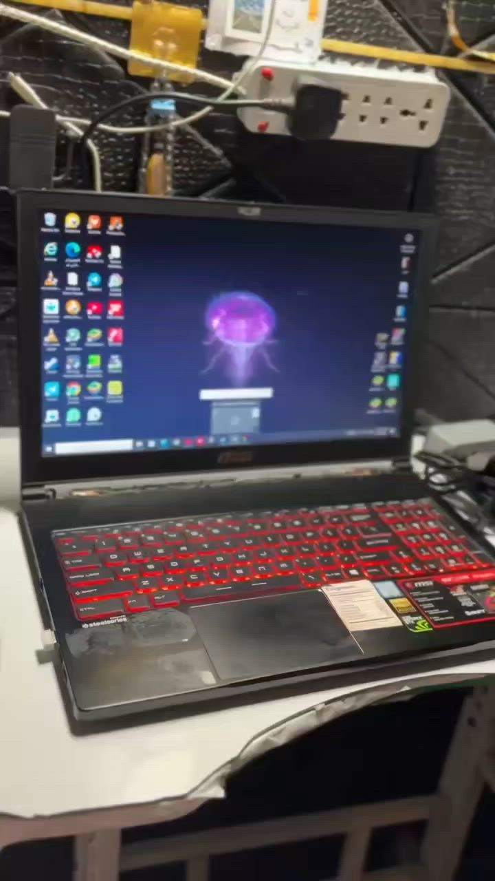 MSI Stealth Pro وحش الألعاب.. للبيع أو المراوس!
سلام عليكم يا أهل الخير..

عندي هذا اللابتوب MSI GS63VR Stealth Pro، جهاز جبار ومعروف بقوته وشغله.

المواصفات للمهتمين:

​المعالج: Core i7-7700HQ.

​كرت الشاشة: NVIDIA GeForce GTX 1060 (6GB).

​الرام: 16GB DDR4.

​التخزين: 256GB SSD + 1TB HDD.

​كيبورد SteelSeries ونظام صوتي عالي الجودة.

​ملاحظة بخصوص الحالة: الجهاز شغال وما بيه أي مشكلة تقنية، لكن مثل ما موضح بالصور، يحتاج شوية ترتيب خارجي بخصوص غطاء الشاشة (المفصلات) والبطاريه ضعيفة ولكن يشتغل الابتوب طبيعي على الشاحنه. 

الابتوب يفيد للألعاب والمنتاج والدراسه والتطبيقات الهندسية المتوسطه. وللتصفح والاستخدام اليومي 

​السعر: راسلني ونطيني سعرك، وإذا اتفقنا نتوكل على الله، وبالعافية عليك مقدماً.

أو أراوس بلابتوب ثاني حسب نوع الجهاز اللي عندك.

​للجادين فقط، المراسلة عالخاص، وتدللون.


**إذا كنت صاحب هذا الإعلان وتريد حذفه لأي سبب، رجاءا أرسل رسالة إلى الدعم الفني**