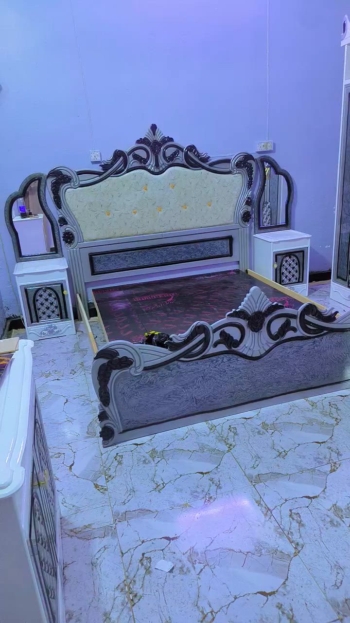سلام عليكم غرفة نوم تصميم تركي وخشب عراقي غرفه نضيفه جدا استعمال اقل من شهر ٨ قطع السعر 800 مكان بغداد الحسينيه ***********
