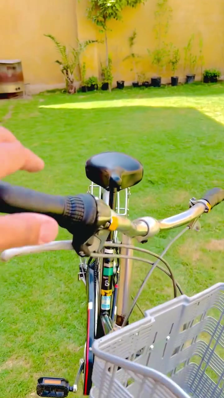 🚲🔥 بايسكل ياباني اصلي 🔥🚲
🛞 حجم27 || تخم تاير جديد
🚲 ويل البايسكل فافون اصلي
🔐قفل خلفي اصلي 
⚙️ گير عگرب 6 سرعات شيمانو
🧺 سلة برجستون أصلية
🖤 أسود فحمي أنيق
🚴‍♂️ ناعم بالشارع وراحة 
🔧 كامل مكمل – ما يحتاج أي تصليح
للأمانة البايسكل كلش نظيف وغير مستخدم..
  السعر 150 وبي مجال بسيط..
للتواصل على الخاص وهذا رقمي ***********بي واتساب.
