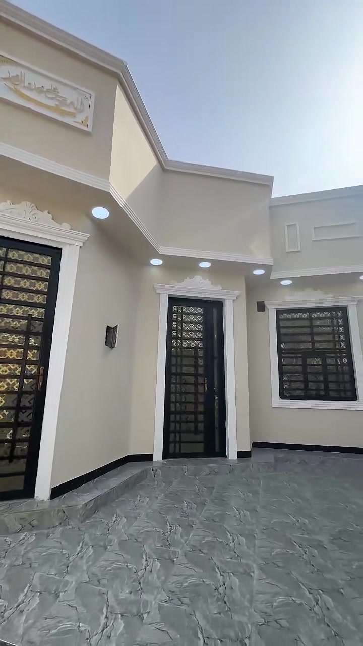 بيت البيع طابو زراعي عراقي اصولي المساحه البيت 220 متر يحتوي البيت على قرف عدد 2 وستقبال وصاله ومطبخ وصحيات العنوان البصره ابو لخصيب كوت اثويني قرب صيدليت كوت اثويني السعر 130 مليون وبي مجال الستفسار نتصل على الرقم *********** بي واتساب
