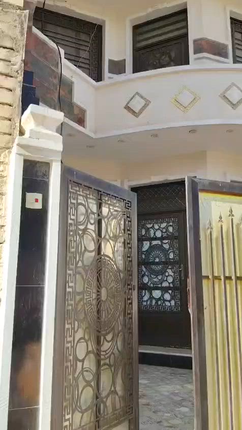 السلام عليكم بيت مساحه 125 بغداد الزعفرانيه الامانه بناء حديث يحتوي عل 4 غرف نوم و3 حمامات استقبال هول باقي تفاصيل 
***********
