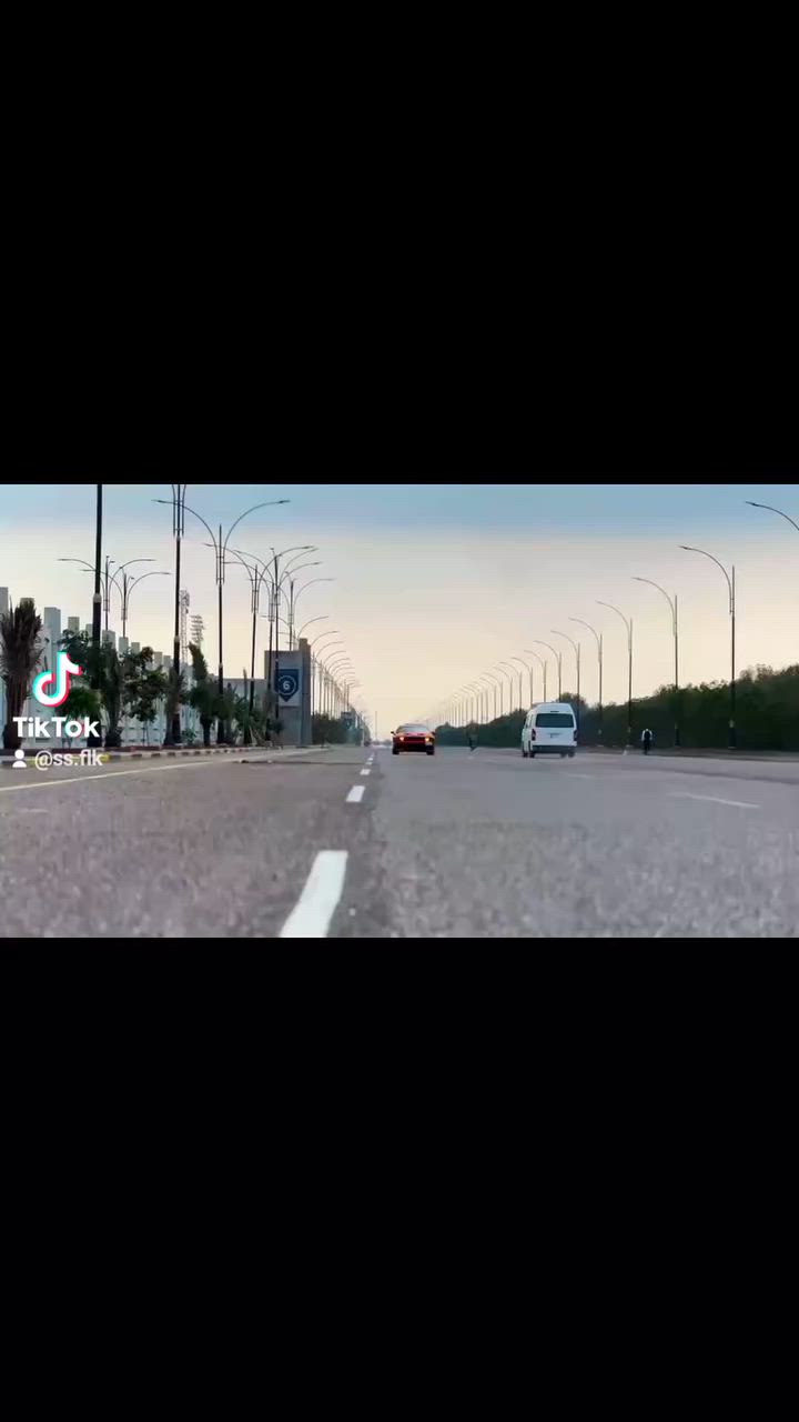 السلام عليكم جالنجر للبيع مديل 11 محدث بجم  فول فتحه تحكم استيرن تخم تاير جديد تبريد كلشي شغال مصبوغه جماليه لون مميز مكينه 6 السياره جاهزه عنوان بصره  ورقم بغداد ***********
