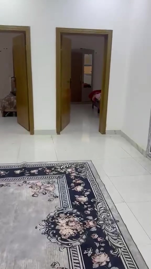 السلام عليكم  شقه في كربلاء العباسية الشرقيه داخل القطع
المساحة ١٠٠ متر غرفتين وصوله ومطبخ وحمام  
إلا إيجار   ***********
