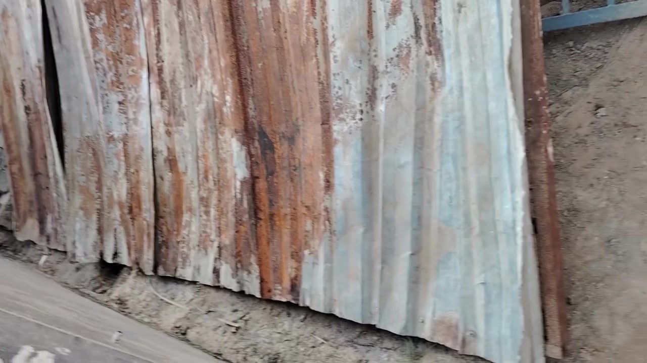 سقايف عدد اثنين 
وحده طول اربعه متر
وحده طول خمسه متر 
*********** سماوه
