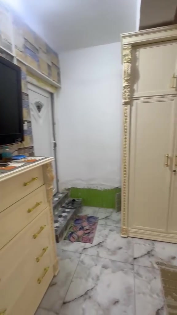 بيت للبيع الاسكان القديم بناء مرتب وحديث طابقين مساحة 135 متر الاتصال ***********
