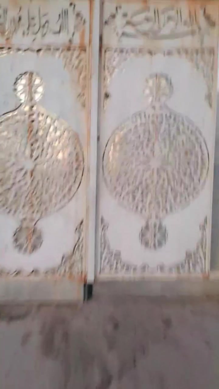 السلام عليكم بيت للبيع السكلات خلف اسواق سمارك 100  متر الواجه خمسه والنزال 20 كامل الخدمات متوفره البيت قاط ونص الجوه كامل والفوك هيكل السعر 70 وبي مجال قليل***********
