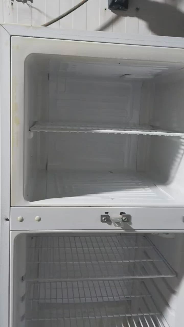 ثلاجة للبيع چبسون بيه خياس شغاله تجميد تبريد  من جوه مبين بل فديو ب100 وبي مجال


**إذا كنت صاحب هذا الإعلان وتريد حذفه لأي سبب، رجاءا أرسل رسالة إلى الدعم الفني**
