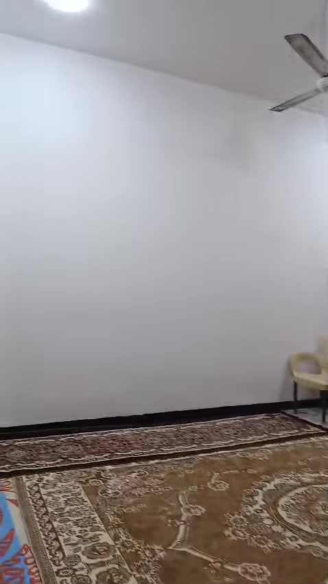سلام عليكم 
البيت البيع بل دوانم ورة سجى قرب المصتوصف بل فرع لي بعد شارع ابو الحرار مقبيل بيت سيد نور 
البيت يحتوي  على توليت خارجي  ستقبال كبيرة غرفة نوم  هول مطبخ حار بارد حمام  بل طابق الرظي 
الطابق الاول يحتوي علة 
3 غرف نوم كبيرات+ غرفة صغيرة  حمام  بيتونة كبيرة صطح شتايكر  فول عازل فوم 
شغل درجة اولى فول رفت السقوف رباط سقف  خدمات كاملة ماء مجاري كهرباء 
مساحة 125. الاستفسار 
عل رقم بي واتساب 
***********
