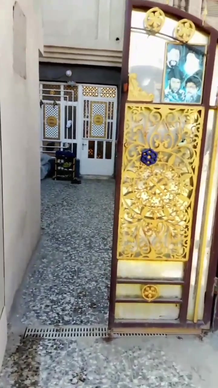 الموقع : الشعب الديوان
المساحه 75 متر 
المحتويات : الطابق الاول مسلح صاله وغرفه وملحقات مثل مموضح بلفديو الطابق الثاني غرفه عكاده وحمام 
السعر : 120 
الرقم بيه واتساب ‏‪***********‬‏
