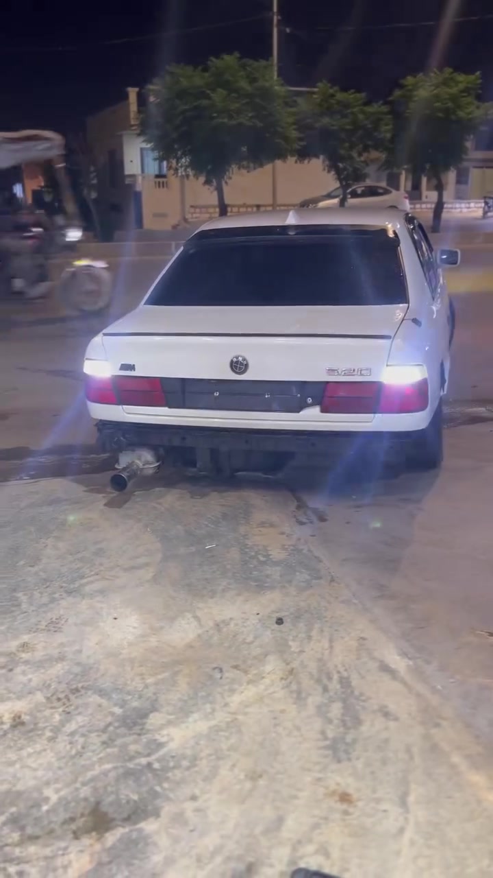 سەرەتا بەناوی خوای گەورە
بیئێم 520 عادی مەکینە کەپسە 
مواسەفاتی فول عادیە بەس سلایدە
لایت عەلقەیە 
مۆدیل ١٩٩٢
کارەبای مەزبووتە پشتوو پێش کەپسە
سەیارەکە توندوو تۆڵە تازە پێشی داگیراوە
سەیارەکە گێر و مەکینەو ئەکسل و تەقەو ڕەقەی بەشەرتە
مەسرووفی تێدانیە
سەیارەکە نیووسلف هەڵ دەبێت
پشتوو پێش کەپسە لێدرانی نییە
سەیارەکە علووجە گۆڕێنەوەش دەکەم بە شتێک بە دڵم بێت
سعرەکەشی ٢٦ معامەلەیەکی برایەنە 
ڕەقەم موبایل : ***********
واتس ئاپی لەسەرە 
ئادینی دڵ
