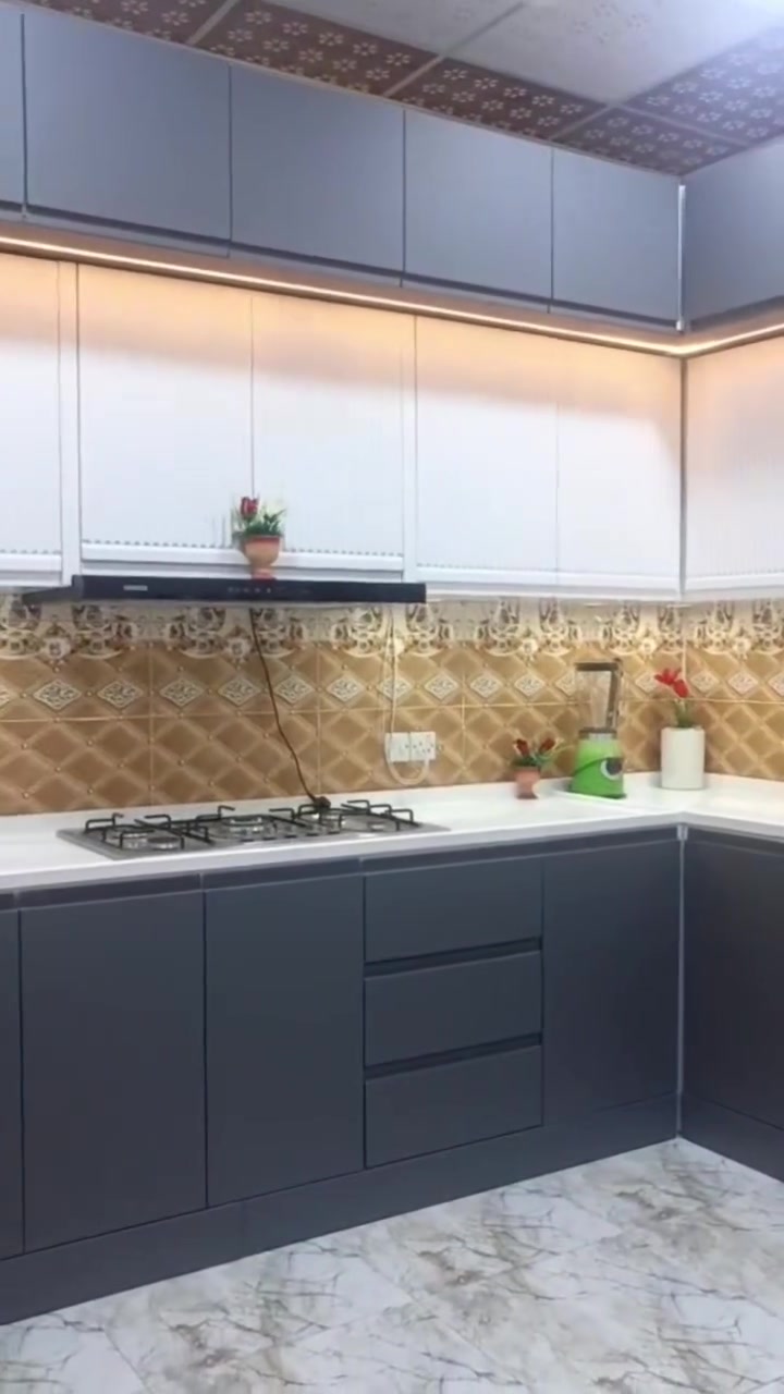 سلام عليكم من رخصت مدير الكروب البيع  كاونتر تركي درجه اولئ كلش حلو ونظيف شغل فول  ابيع كامل هوه وساحبته وطباخه ***********
