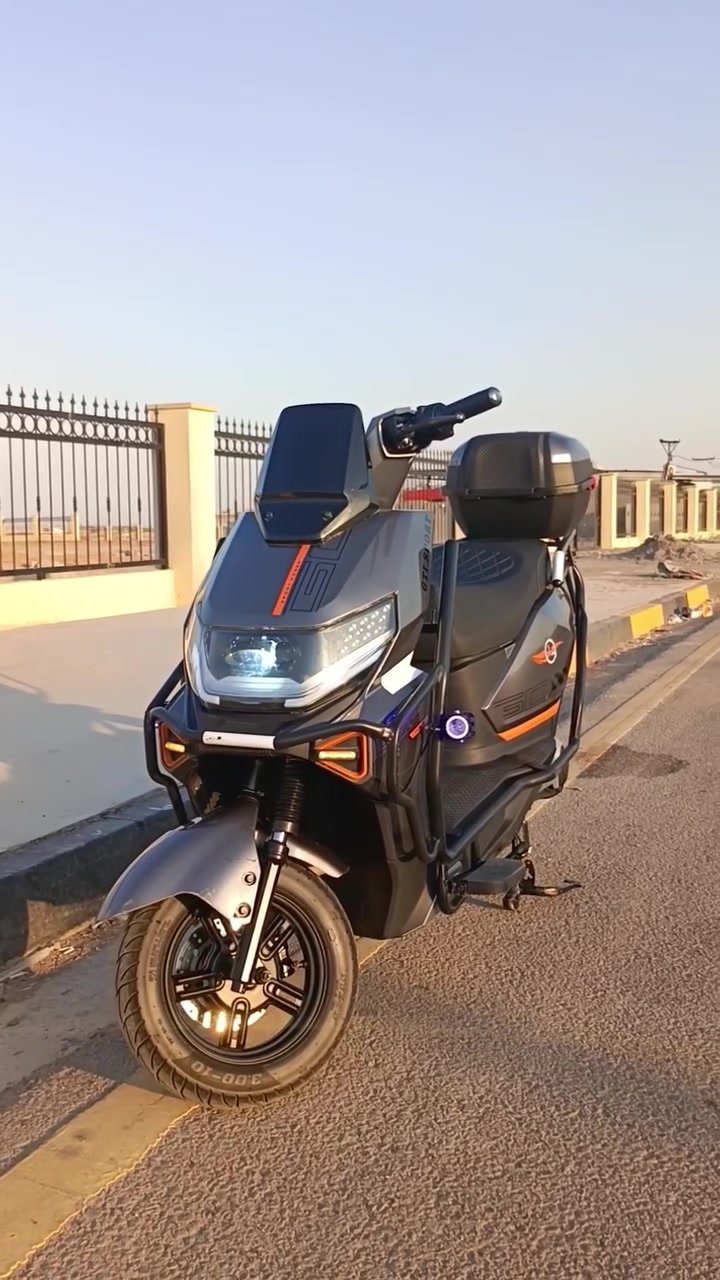 دراجه شحن للبيع 

نضافه ١٠٠%✅
المواصفات 
بطاريات 6مسطره 
ملف 3000
3 نمر 
لايتات عالي /ناصي 
اشاره يمين /يسار 
دبل اشاره 
سرعه حقيقة 80
الدراجه مستخدمه شهر 1فقط 

دبل سويج +بصمه +كرت تشغيل (NFC)
السعر مليون وبي مجال 
للاستفسار ***********
