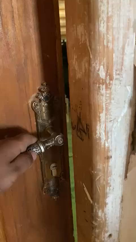 غرفه للبيع نظيفه كلش وسعرها مناسب وجديده عنواني بغداد سبع البور واتساب
***********
