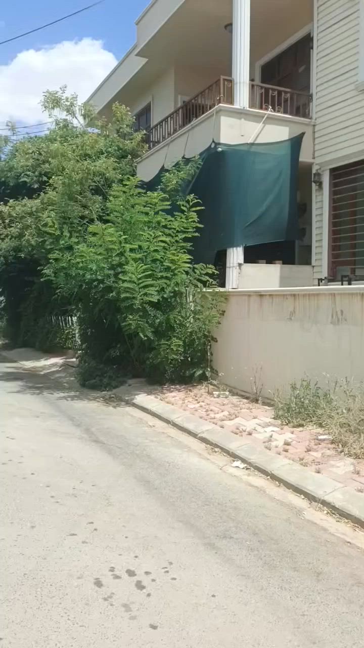 بسم الله للبيع بيع سريع بسعر جدا مناسبة 3طوابق بكرة جو 150م يرهم للعائلتين ***********
