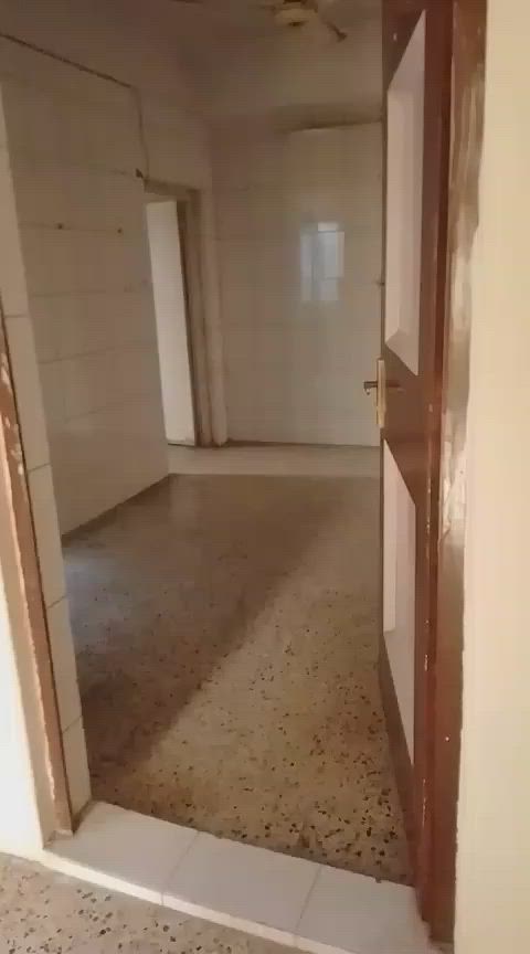 🔥 شقق للإيجار
في موقع ممتاز جداً — فرصة لا تعوض 🔥

📍 الموقع:

الموصل — الجانب الأيسر — حي الجزائر

مقابل محطة تعبئة الوقود الجزائر

والمحطة مقابيل مدرسة سيناء للبنات

💰 سعر الإيجار لكل شقة بالشهر: 175,000 ألف فقط

🏢 الشقق مكونة من طابقين وفيها شقتين 2:

✔ الطابق الأول: شقة 1

✔ الطابق الثاني: شقة 1

📐 مساحة الشقة 1: 50 متر / والشقة ال2 والطابق الثاني 60 متر

✨ تتكون كل شقة من:

🛏 غرفتين 2

🛋 صالة

🚿 صحيات

💧 ماء وكهرباء متوفرة

🚰 ولكل شقة تانكي أو خزان ماء خاص بها

📍 المنطقة تجارية وحيوية وتتوفر فيها أغلب الخدمات ، ومناسبة للسكن المريح ، والعوائل الصغيرة ، وهي مخصصه للعوائل 

على الماسنجر

أو واتساب: 

🌷 وتحياتي للجميع 🌷


**إذا كنت صاحب هذا الإعلان وتريد حذفه لأي سبب، رجاءا أرسل رسالة إلى الدعم الفني**