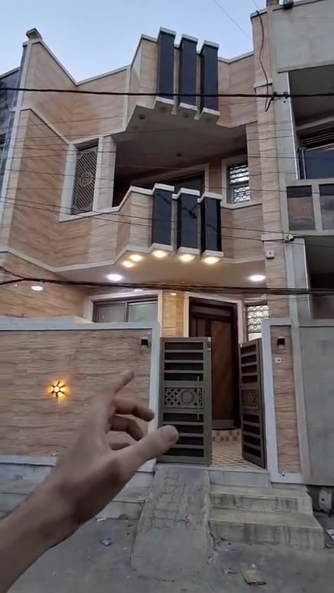 للبيع للبيع بيت بسبع ابكار بفرع مدرسة زمزم .بالمربع الاول زراعية سند ٢٥ بناء حديث مكان راقي بيت بنائة مال جناي .كل خدمات فول .شارع عريض .ماء،مجاري،المدارس خطوط النقل والاسواق.تفاصيل بالفديوو. اغتنمو الفرصة للاتصال *********** وبي واتساب
