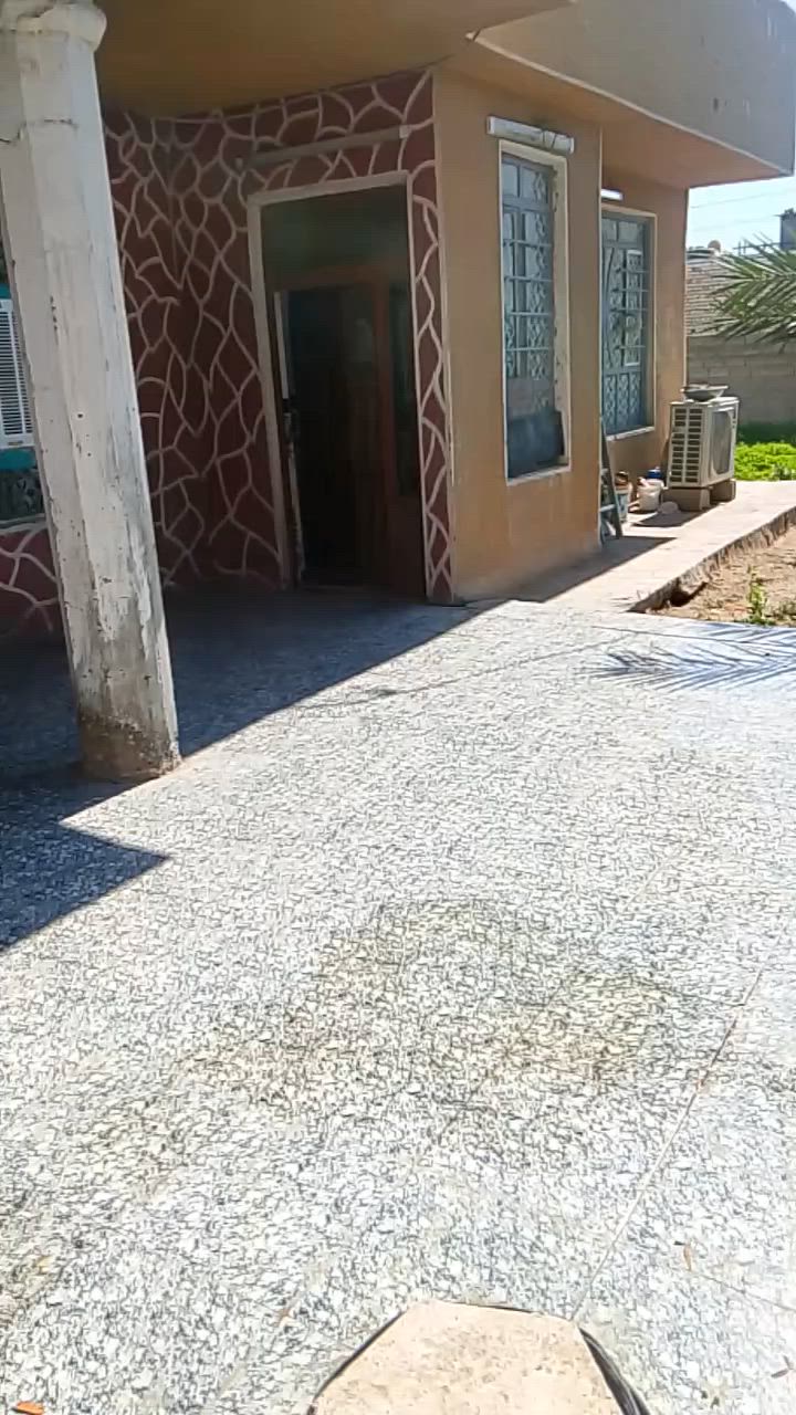 السلام عليكم بيت للبيع اومراوس حسب القناعه 300 متر العريفيه قريب الشارع العام خلف قصابه المصطفى استفسار ***********
