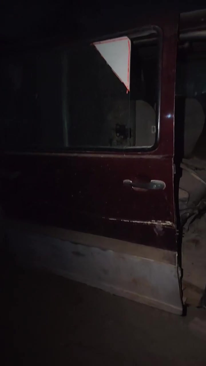 سلام عليكم ستانه موديل 96 رقم بغداد سنويه صاقطه بل 19 راعيها يمي  سياره هيكل بدون مكينه وكير السعر 13 مكان طويريج ***********
