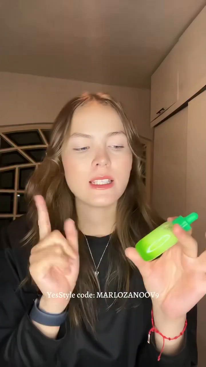 EQQUAL BERRY Green Aid Aloe PDRN Calming Se
سيروم الالوفيرا سيروم كوري مهدئ للبشرة يحتوي على خلاصة الصبار PDRNالسيراميد. 
يهدئ البشرة الحساسة والمتهيجة بسرعة، ويقلل الاحمرار، ويساعد في ترميم حاجز البشرة.تركيبة غنية تحتوي على 5 أنواع من السيراميدات، الأرتيميسيا، وحمض الهيالورونيك لترطيب عميق.
مناسب لجميع أنواع البشرة، خاصة الجافة، المختلطة، والحساسة.الحجم: 30 مل
طريقـة الأستخدام  : صباحاً ومساءً بعد التونر وضع واقي نهاراً  🫶🏻
 #انستقرام #لايك #كميرا #بحر #لقطة #دبي  #اكسبلور #لقطة #لايك #دعم #تفاعل #لايكات #كومنتات #اكسبلور
 #قناة_هاشتاك_instagram_على_التيليجرام #لقطة #اكسبلور #اكسبلورر_2024


**إذا كنت صاحب هذا الإعلان وتريد حذفه لأي سبب، رجاءا أرسل رسالة إلى الدعم الفني**