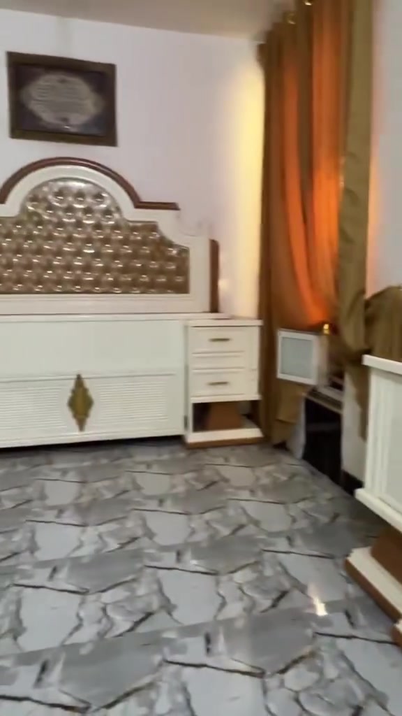 سلام عليكم  هاي  غرفة جديد  مامستخدمه شي قليل   سعره مليونين  و250.  مابيه كلشي  ملكيه حطاطه  خشب نظيف  اتصال  ع هاذا  رقم  ***********  رجاءً بس شراي يتصل
