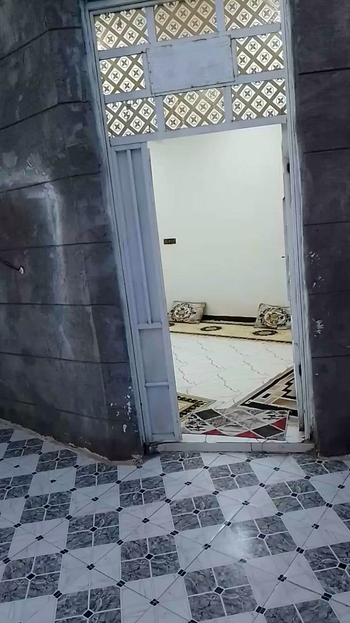 لبيت لبيع.  قرب حسينيه سيد جاسم.  يم طاهر لعليان. مساحه 200 متر. سعر خاص ***********
