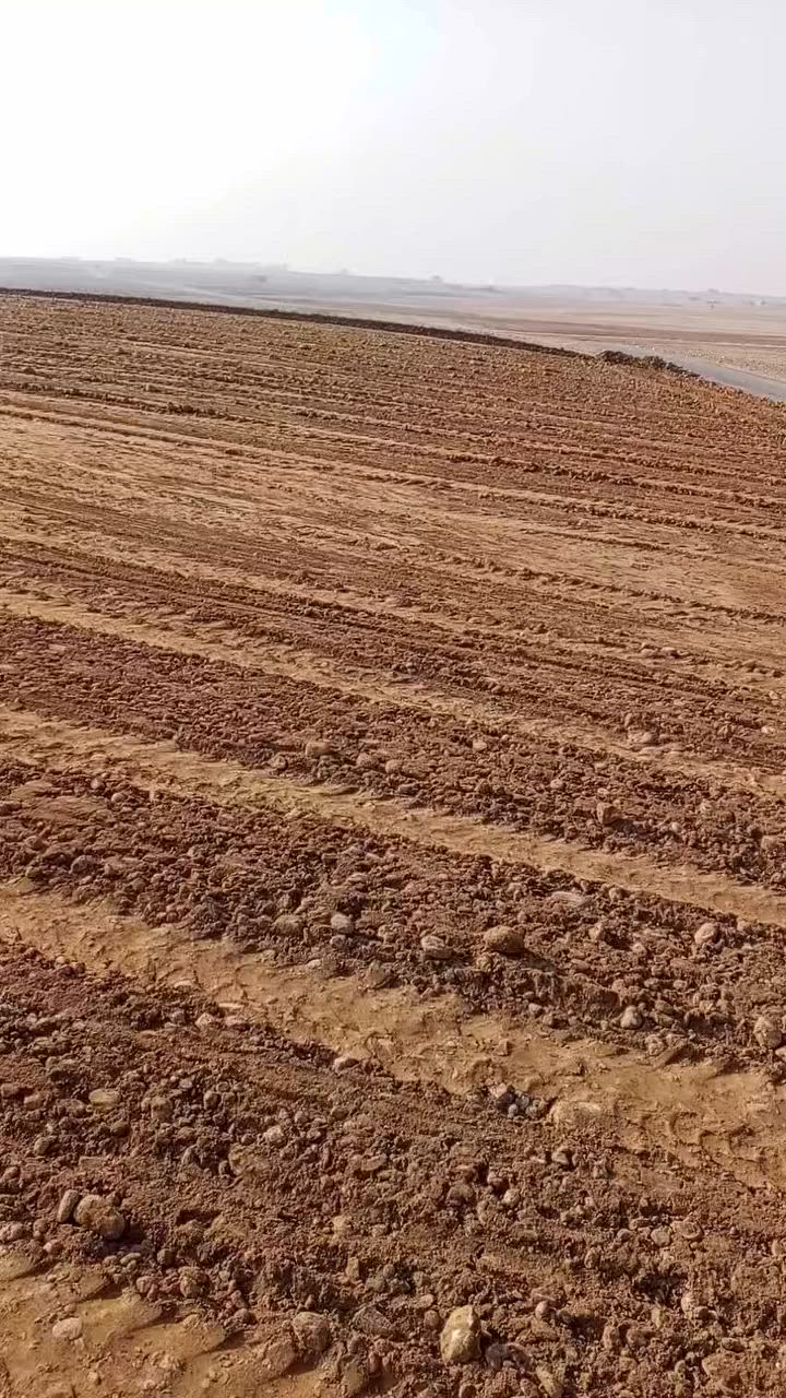 السلام عليكم يوجد گريدر جاهز للعمل لتعديل الأراضي وقص الشوارع اسعار مناسبه الاتصال ***********
