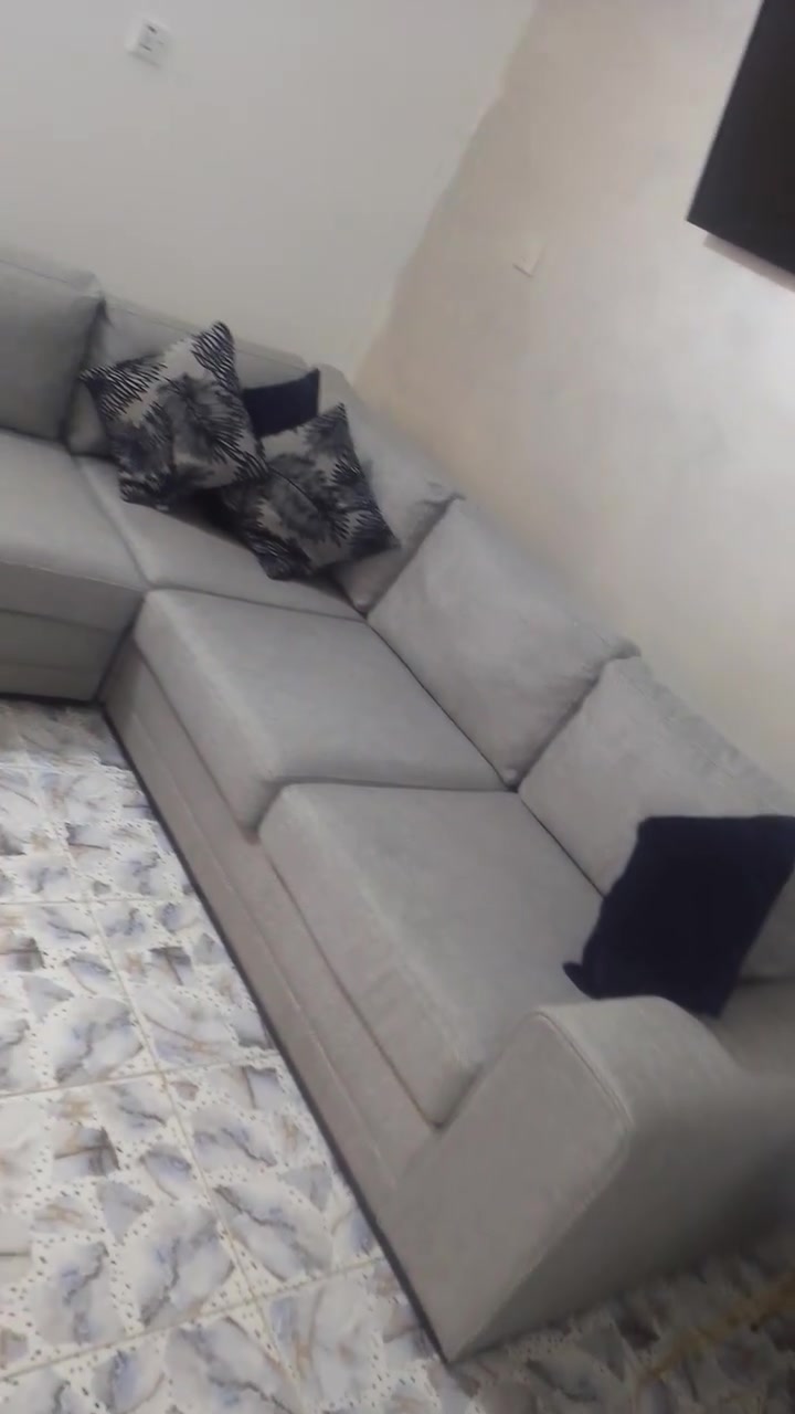 السلام عليكم كورنر أخذته من هوم سنتر ب 2مليون ونص وعندي لوصل نضافته 95 مابي اييي ضرر بعده جديد اريد اسافر ابيعه ب مليون خشب كلش قوي وسفنجه اصلي ابد مينزل رقم ***********
