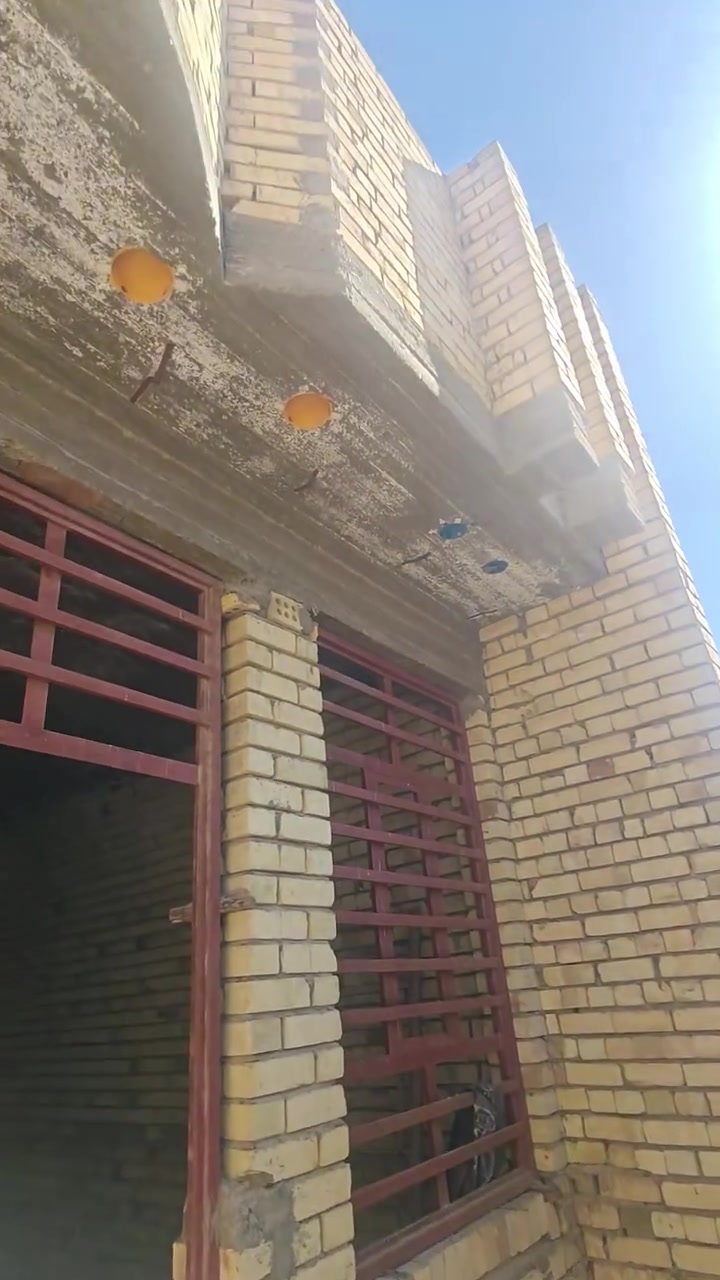 سلام عليكم  هيكل البيع 100 متر سبع البور  12الف الصغيره قريب على شارع العام مدخل 14الف ***********

