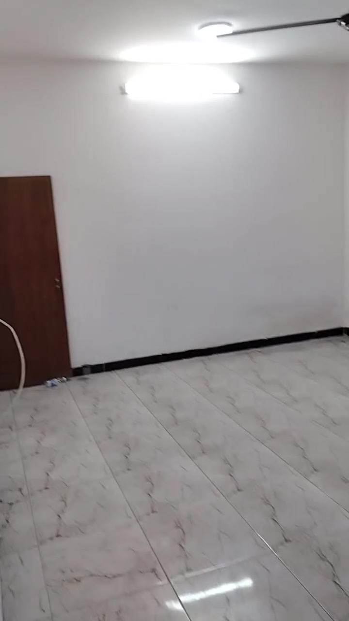 بيت للايجار مساحة ١٠٠ متر يحتوي على غرفة نوم وحدة استقبال ومطبخ وهول داخلي وصحيات مكان البيت ع الشارع العام مال هورجب قرب افران الزيتون
للاستفسار الاتصال على الرقم ***********
