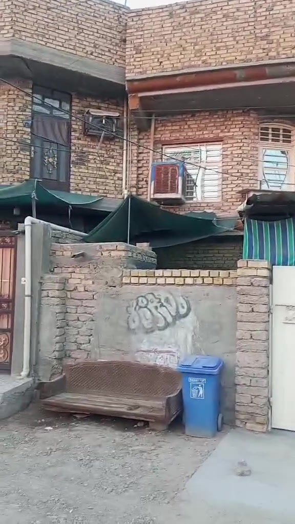دار للبيع او المراوس المساحه 120 م واقع حال 125م
تقع في شارع الحسينيه بالقرب من بيت المختار ابو ناهي
تحتوي الدار على
الطابق الاول
غرفة نوم 5×4
صاله 4×4
هول 4×4
منور جانبي مجمع صحيات وكراج للسياره
الطابق الثاني يحتوي
2 غرفة نوم 5×4 نفس القياس
وهول كبير
ارضية الدار مصبوب  فقط
والدار جاهزه بالكامل ومسكونه من قبل صاحب الدار  
السعر المطلوب 125 مليون قابل للتفاوض
في حال المراوس الدار المطلوبه
200 م
بناء حديث توفر الخدمات كامله
تحتوي على 3 الى 4 غرف نوم
حتى وان كانت الدار مطلوبه قرض اسكان او قرض المصرف العقاري

كذلك مستعدين لدفع فرق المراوس

المناطق المطلوب الدار فيها حي المعلمين او حي العمارات السكنيه

للاستفسار الاتصال
***********
