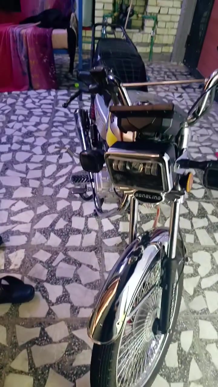 سلام عليكم دراجه للبيع سونك موديل 26 كفاله عامه تجي وتشوف بعينك مكينه ناعمه كهربائيات كلهه شغاله اوراق كامله سعر 700 وبيه مجال بكاني مدينه الصدر  شراي اتصل 
***********
