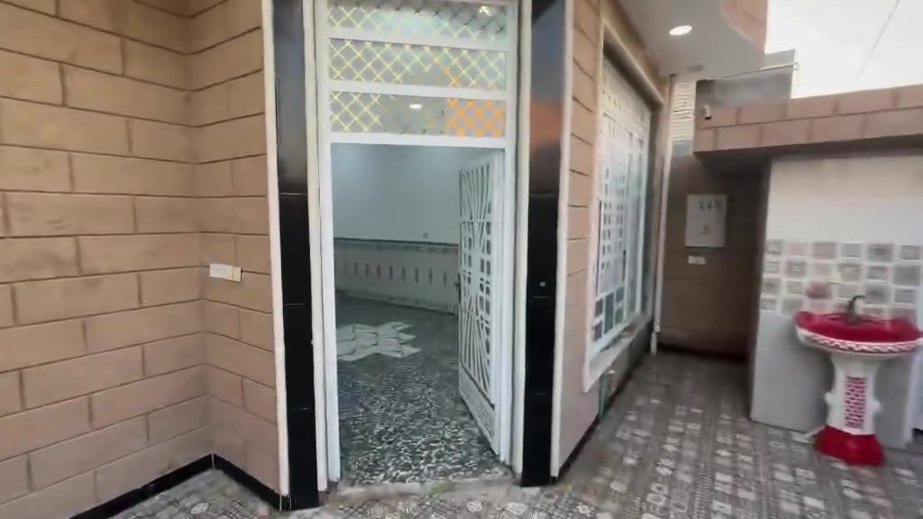 دار بمساحة ٢٢٠م بناء حديث  في منطقة بغداد @إشارة***********
