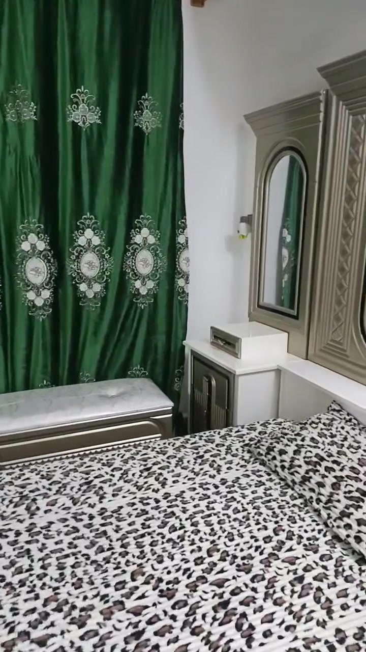 غرفه عراقيه جديده البيع سعر  1,700 بيها  مجال عنوان  الموفقيه ***********
