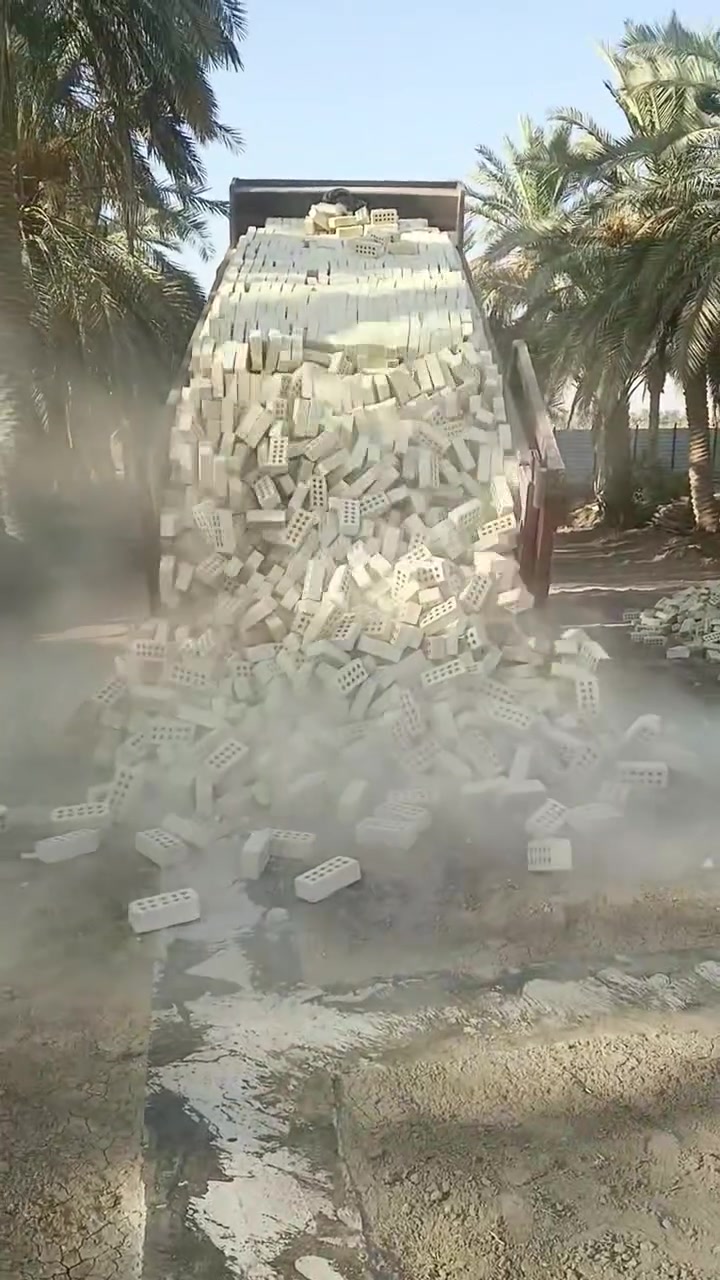 شركة الطابوق((( للتجهيز كافة البنايات))) والمجمعات السكنيه والمقاولات طابوق جمهوري درجه اولى خالي من الأملاح خاضع للفحص المختبري ذو قياسات حقيقيه قالب ((ستندر)) للاستفسار لاتصال للأرقام التاليه
 /***********/ ***********/

