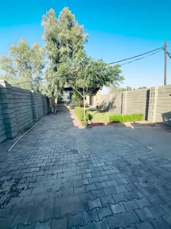 دار للبيع 300متر السياحي قرب محطة الانتصار ابو زياد على الشارع العام كهرباء ماء دفن ضمان في كل حاجة 3 حمامات غرفة سويت مطبخ حار وبارد استقبال صالة لترك كراج يشيل 3سيارات مخزن 2ابي مي مينكطع
***********
