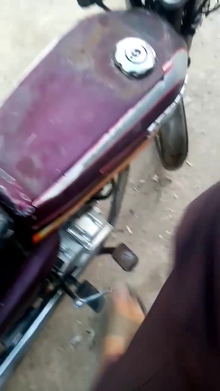 السلام عليكم دراجه نامه برو مكينه خرسه بيهه خيط تبخير دراجه متروكه عوزهه ترتيب بنز بريك جديد بوش جدد كهربائيات كلهه شغاله موديل٢٠١٦ أوراق كامله مدفوعه كمرك أوراق أصلي مو سكنر سعرهه ٢٢٥ قفل قفل مكاني بوب الشام يم القوس ***********
