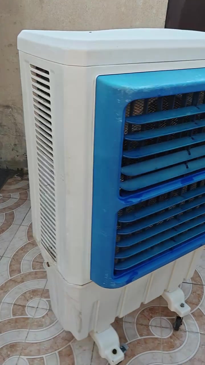 مبردة للبيع نضيفه كلش السعر خاص 
تلفون ***********
