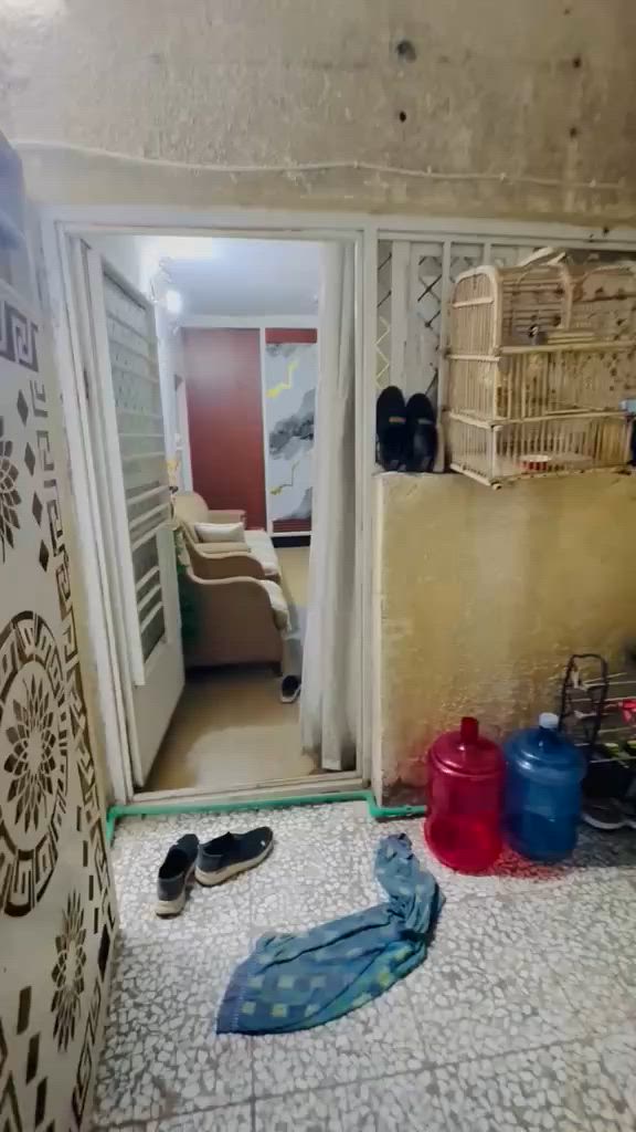 يا الله دار للبيع طابو تعال يمي وخلصك من اليجار في المشتل النفط يم اسوف فدوه المساحه ٤٦ متر غرفه وحده فوك ستقبال ومطبخ جوه تصوير واضح امامكم بصف الركن بدايت الفرع غريب عل شارع الكوسترات السعر ١١٠ وبي مجال بصيط ولدينا عروض اخرى بسعار مناسبه في الطابو ول زراعي ول تجاوز مكتب المصطفى دلال ابو علي ***********
