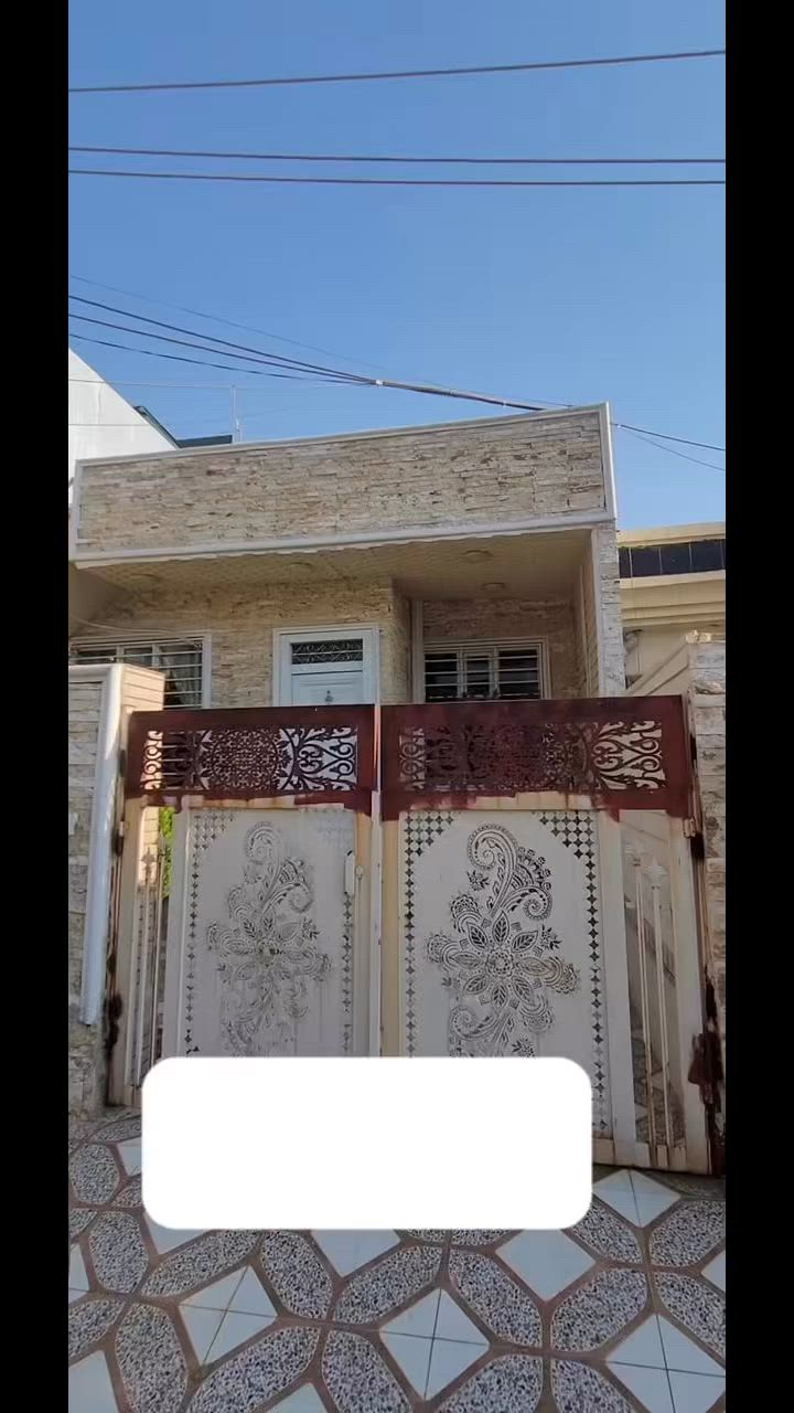 خانوویەکی 150مەتری ڕووی ئەزمەڕ بۆ فرۆشتن لە ڕاپەڕین بەری مەتاڕ خانووەک تازە و نوێ ماوەتەوە واجیهەی ئیسترۆپۆلە و دەکتی  موبەریدەیە و سەقفی مەخریبیە دەتوانرێ بکرێ بە دوو نهۆم بۆ دوو ماڵی جیا خانووەکە تاپۆیە وکامل خزمەتگوزاریە نرخ لە کۆتایی ڤیدۆکە دایە !!! ڕاسان/عقارات ڕەوەند ستەیت ***********
