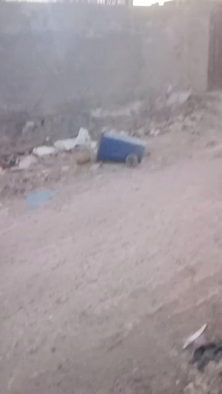 للبيع دونم على الشارع العام بجانب معرض الرحمن للسيراميك مقابل النازحين الواجهة 20 نزال 125،يحتوي على غسل سيارات اربع رمبات مع معدات الغسل كاملة،ومنزلين كل منزل مؤلف من غرفتين ،صالة ،مطبخ البنائين حديثين للاستفسار التواصل على ***********
