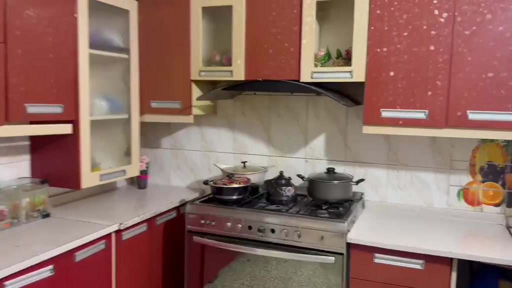 مطبخ كامل للبيع وطخم ١٠ مقاعد مستعجله عالبيع بغداد الجديده ***********

