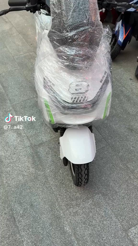 السلام عليكم عندي مثل هاي الدراجه
شركه mfr العالميه بطاريه ليثيوم مدى العمر 
ملف نحاس 2500 
مثل ما موضح بالفديو صاحب الشركه سوه بيه بث مباشر راح بيه الكربلاء 
تمشي على السرعه  الأولى 80 كيلو حقيقي 
والسرعه الثانيه 70 كيلو 
والسرعه الثالثه 60 كيلو سرعته 65 حقيقي 
بيه سماعات دراجه عمليه الله شاهد
اخذته بمليون و300 الف 
رايده با900  مكاني بغداد البياع 
***********
