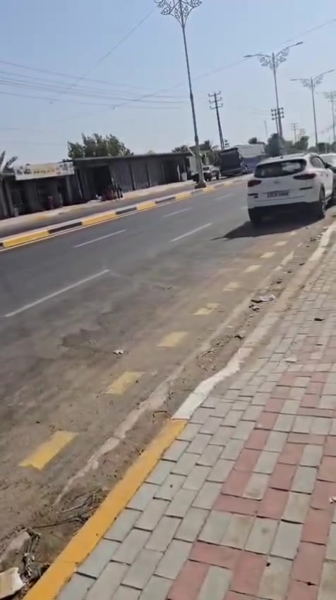 السلام عليكم بيت للبيع الحر شارع اللوريات سواده 50 متر عن الشارع قرب مستشفى التركي يحتوي استقبال وصاله غرفه نوم ومطبخ وصحيات كاشي سيراميك سقوف ثانويه البيت جاهز 50 متر عن الشارع على شارع اللوريا البيت كامل مكمل اغرار قاضي باسمي 25 ما متواجد على الفيس رقم الهاتف ***********())) ابعد عني الشارع 50 متر السعر 80 وبي مجال
